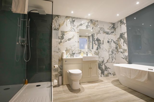 The Old Hall Hotel Caister - Bathroom