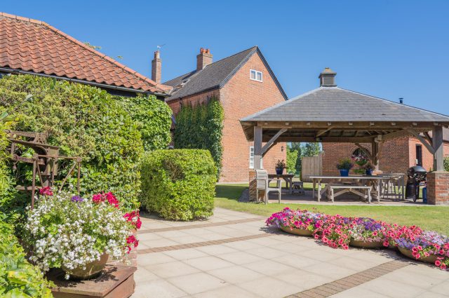 Lower Wood Farm - Courtyard